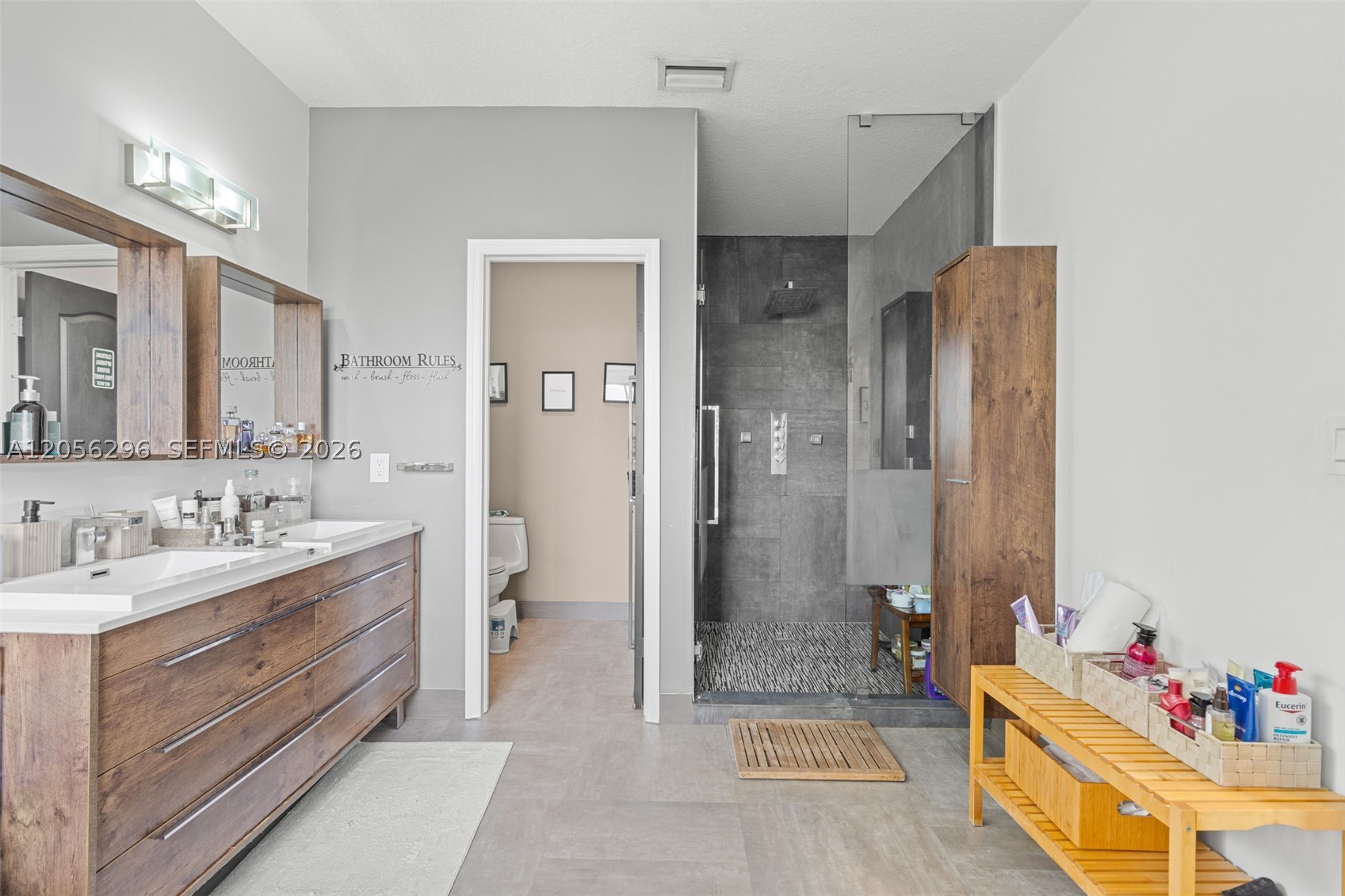 KAYLA S PLACE - Residential Lease