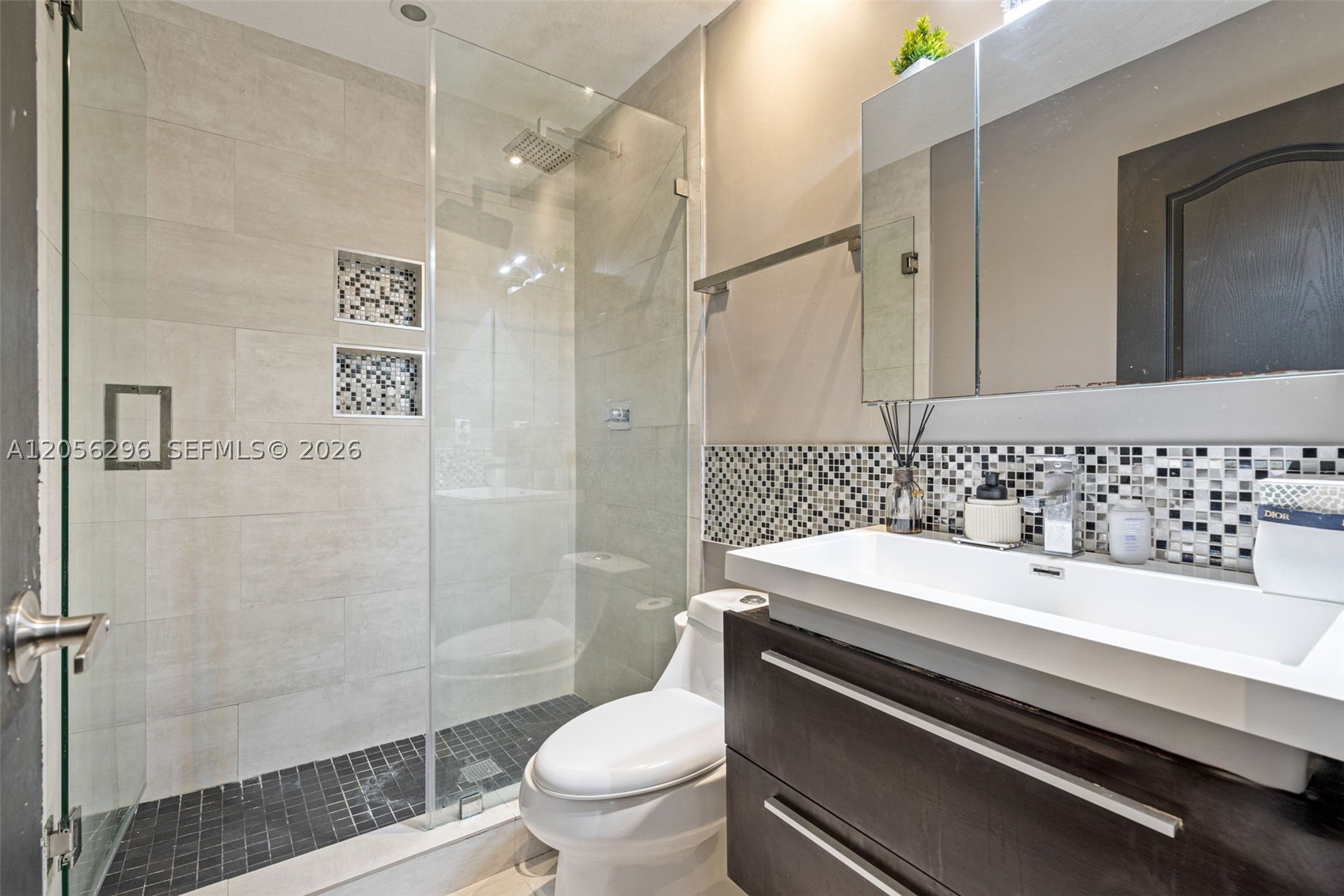 KAYLA S PLACE - Residential Lease