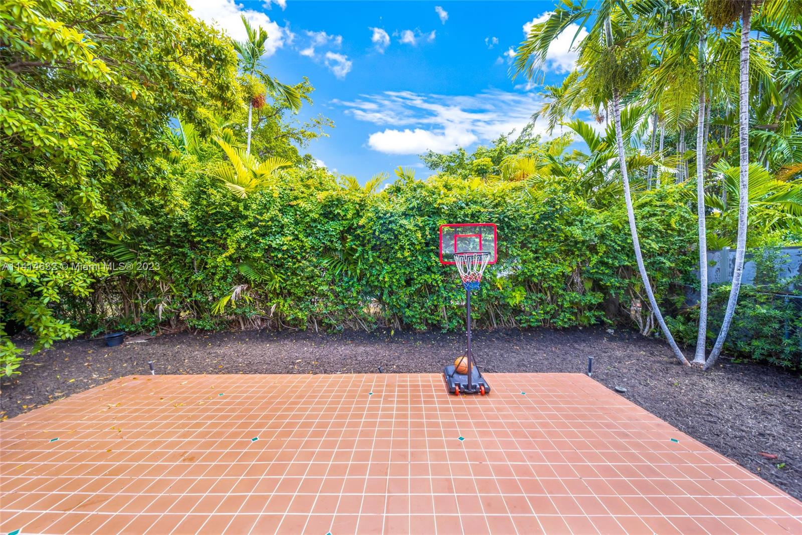 BRICKELL ESTATES - Residential Lease