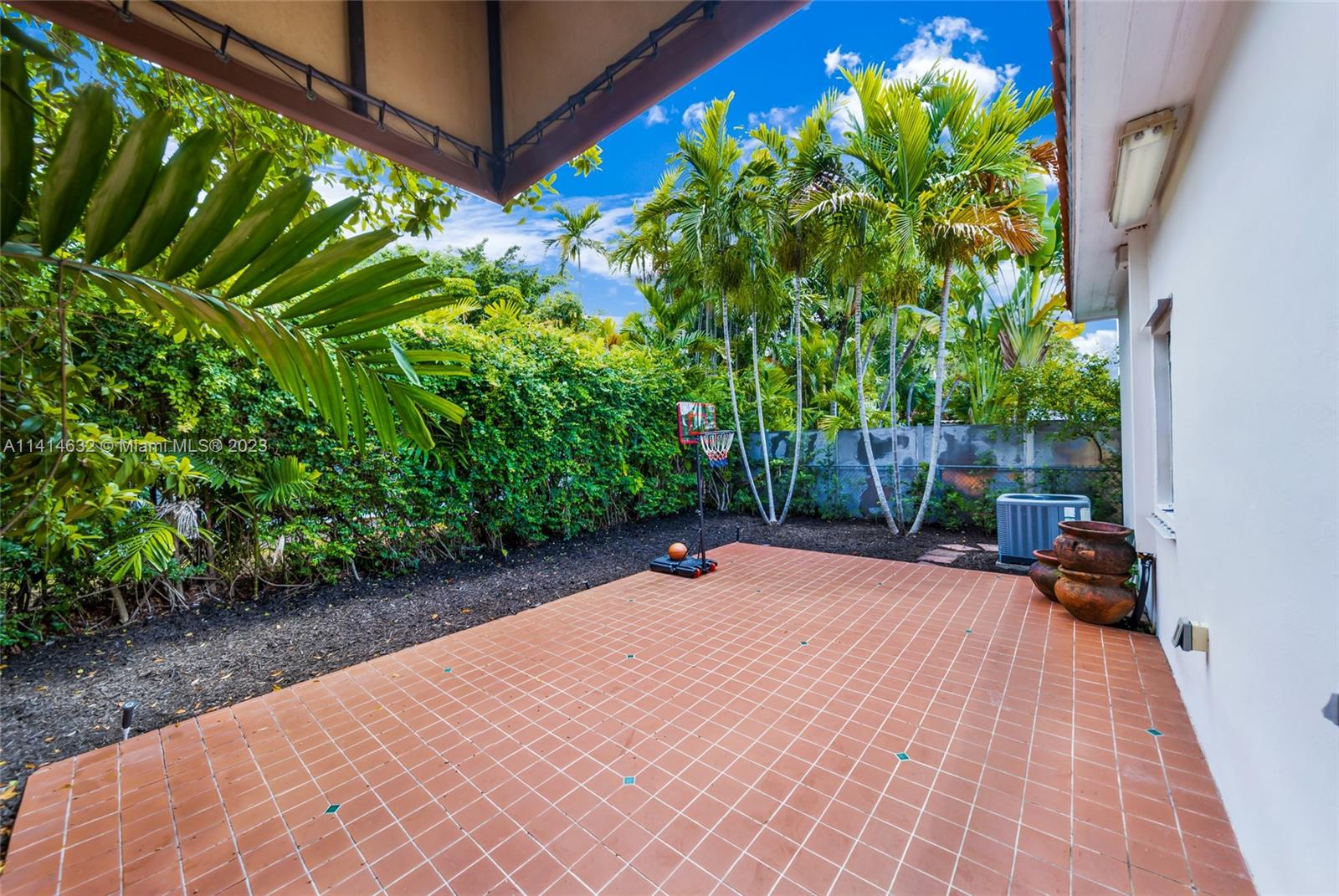BRICKELL ESTATES - Residential Lease