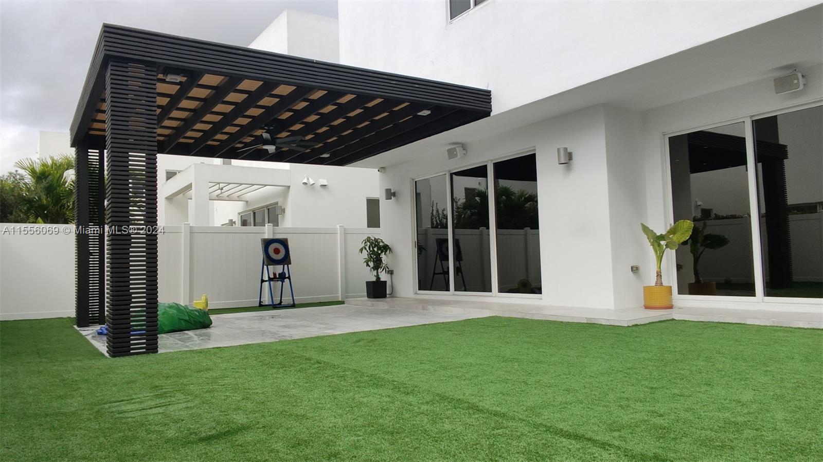 DORAL COMMONS RESIDENTIAL - Residential