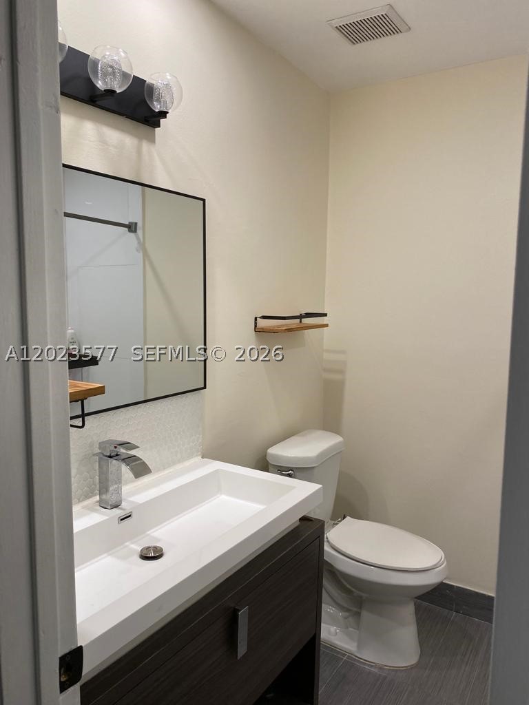 RIVER CLUB TOWNHOUSE COND - Residential