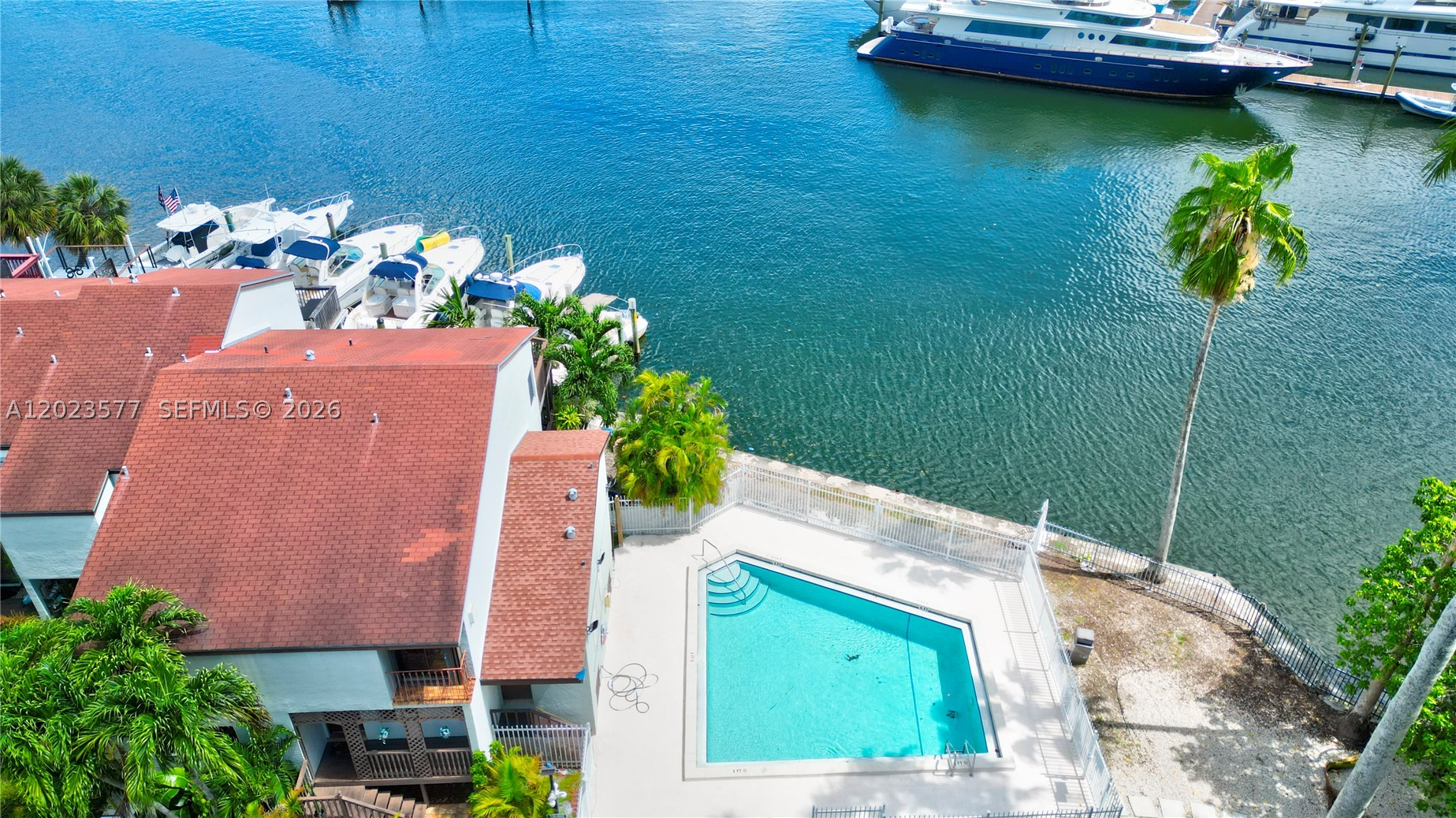 RIVER CLUB TOWNHOUSE COND - Residential