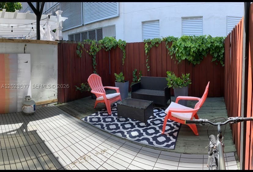 RIVER CLUB TOWNHOUSE COND - Residential