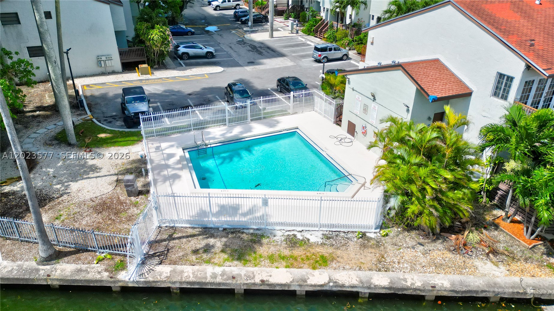 RIVER CLUB TOWNHOUSE COND - Residential