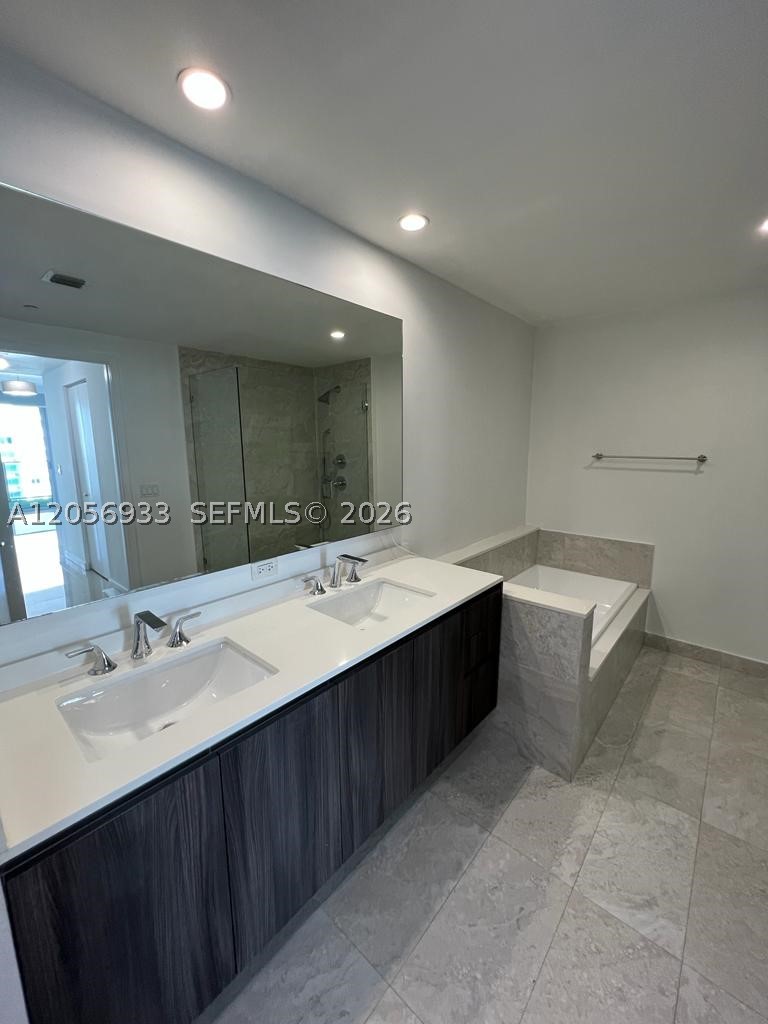 ARIA ON THE BAY CONDO - Residential Lease