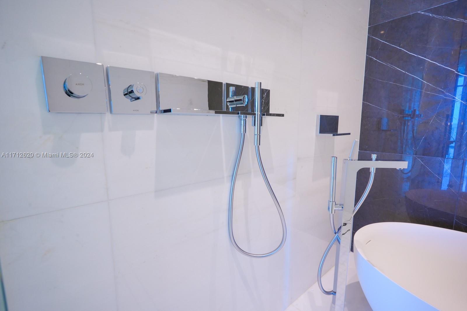ASTON MARTIN RESIDENCES - Residential
