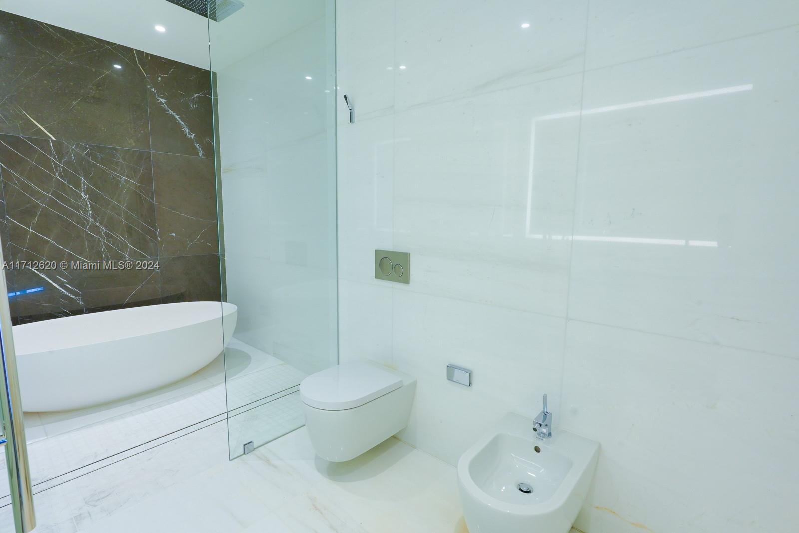 ASTON MARTIN RESIDENCES - Residential