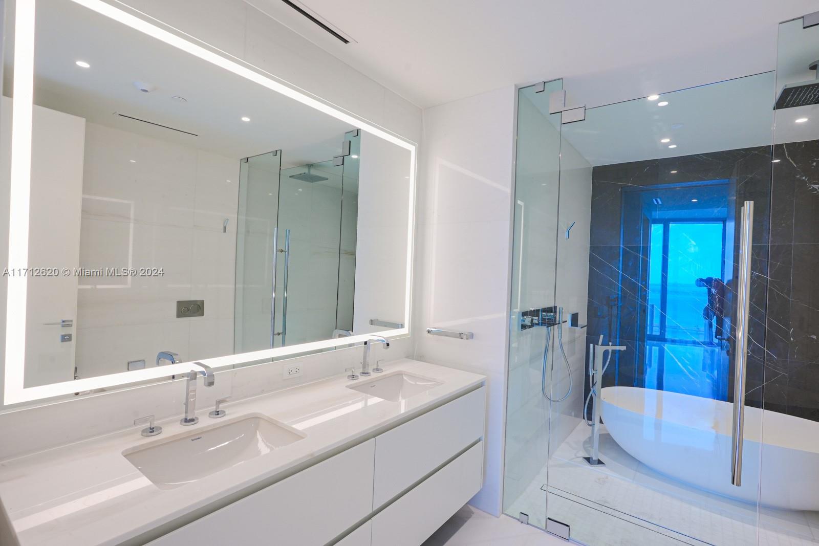 ASTON MARTIN RESIDENCES - Residential