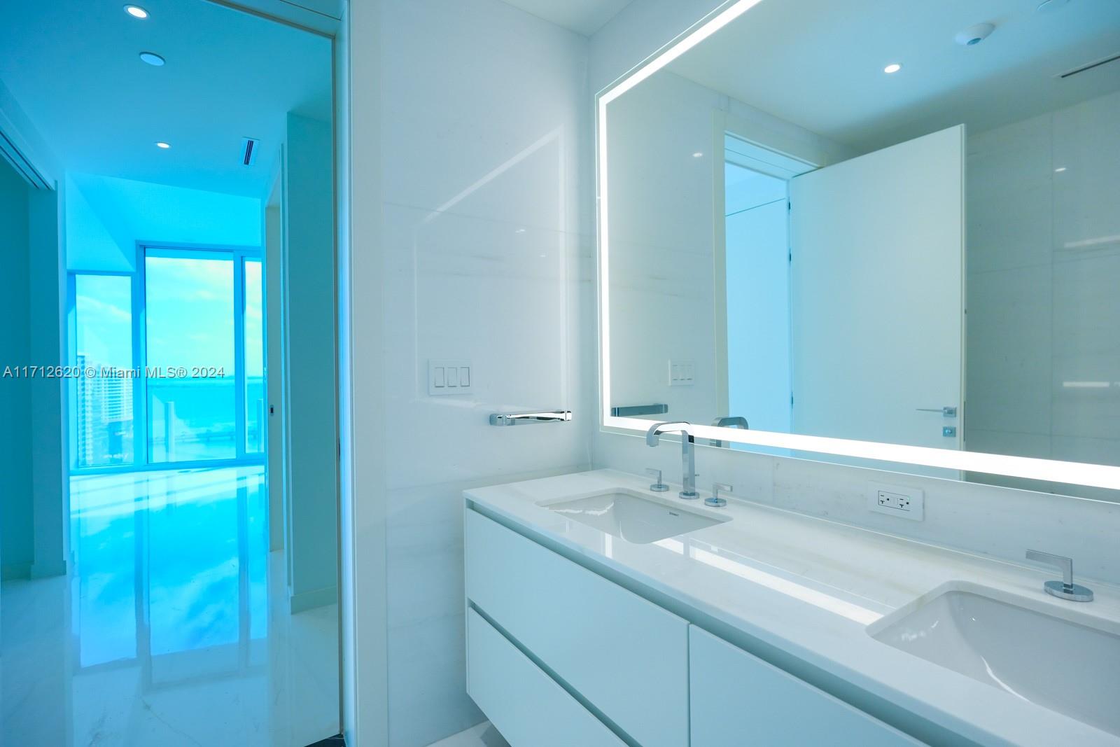 ASTON MARTIN RESIDENCES - Residential