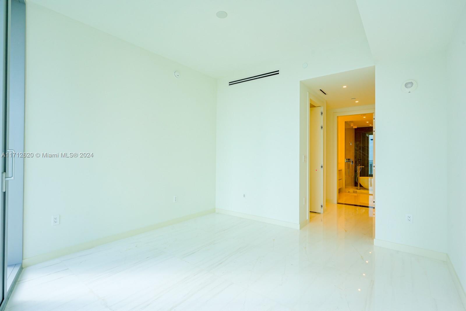 ASTON MARTIN RESIDENCES - Residential