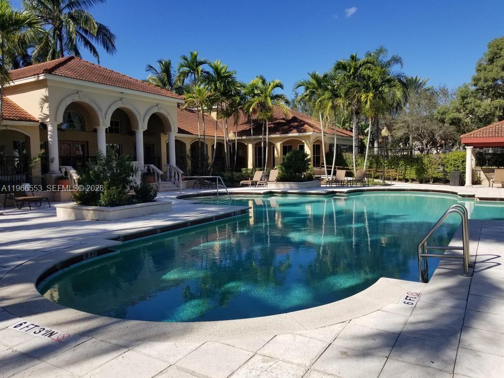 EMERALD ISLE AT LAGUNA - Residential