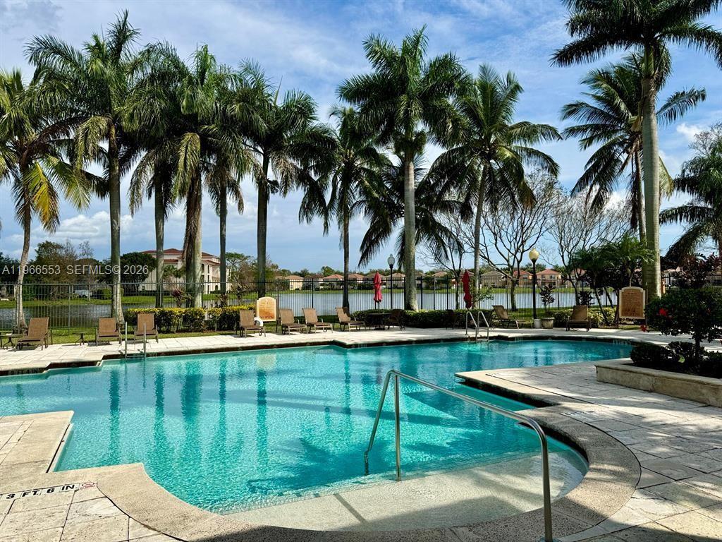 EMERALD ISLE AT LAGUNA - Residential