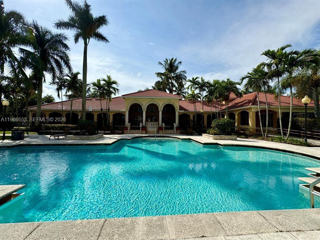 EMERALD ISLE AT LAGUNA - Residential