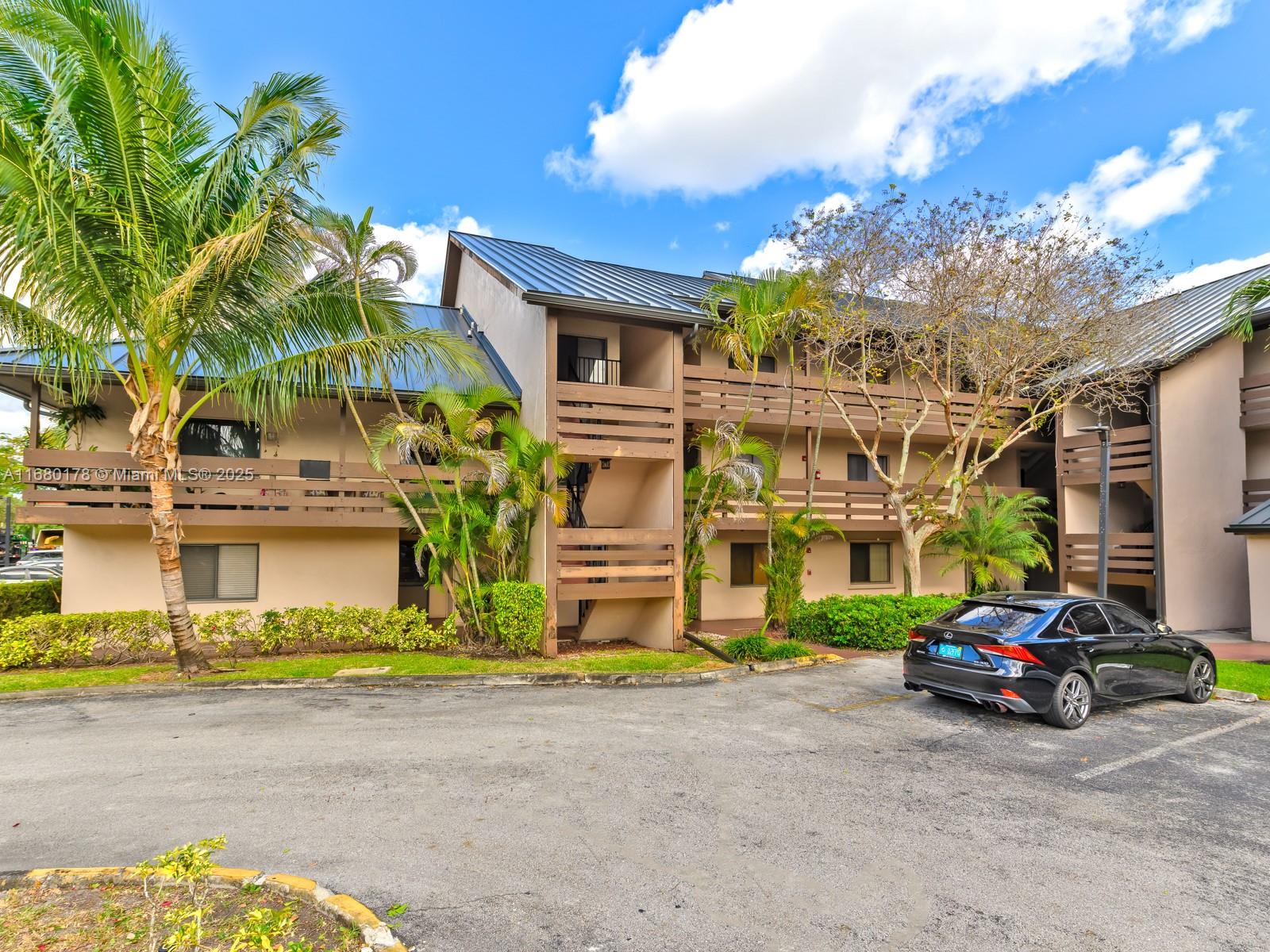 FOUNTAINS OF JACARANDA CO - Residential