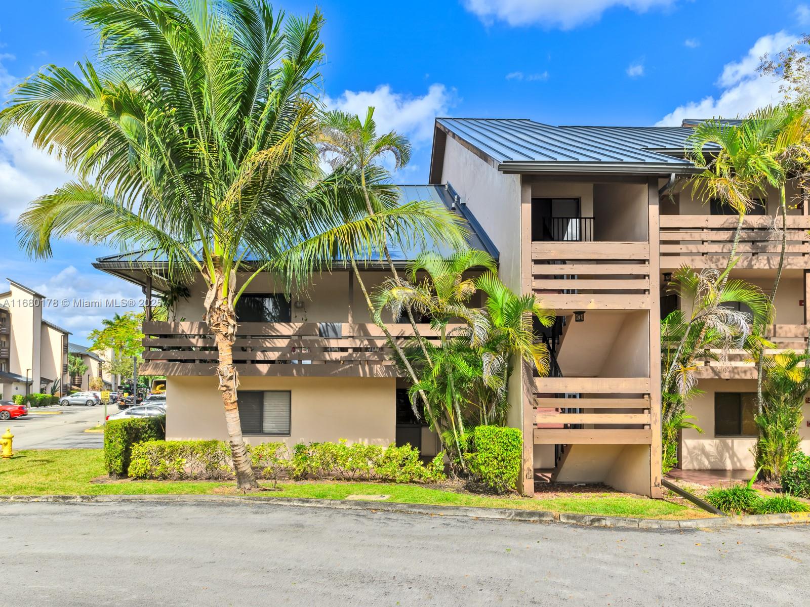 FOUNTAINS OF JACARANDA CO - Residential