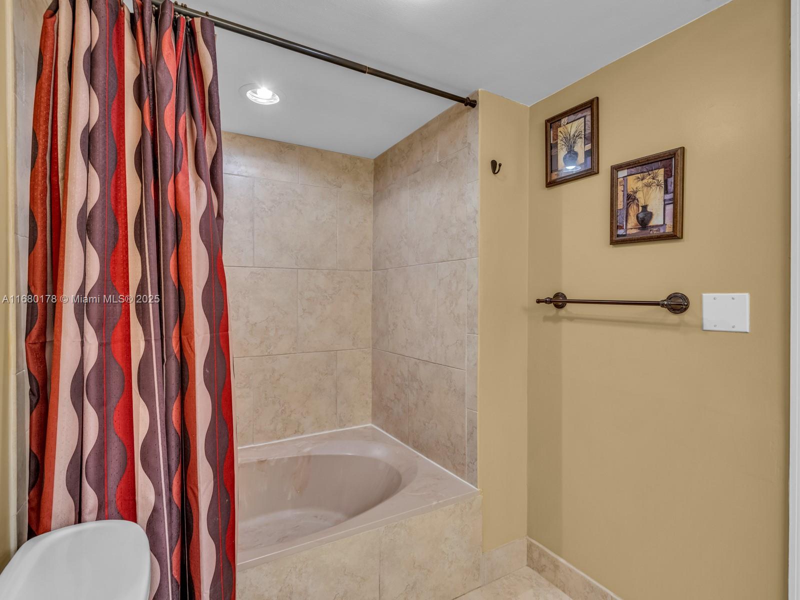 FOUNTAINS OF JACARANDA CO - Residential
