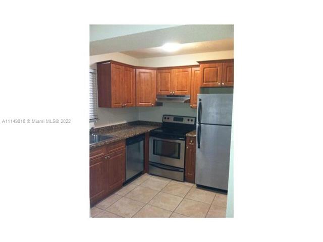 Nicely updated spacious 1/1.5 unit in the hearth of Hallandale. Close to the beach, shopping and major highways.