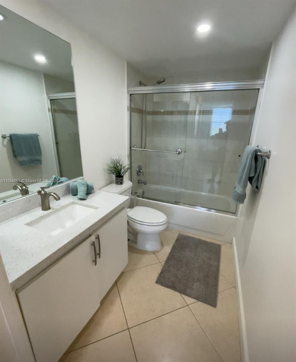 THE YACHT CLUB AT AVENTUR - Residential Lease
