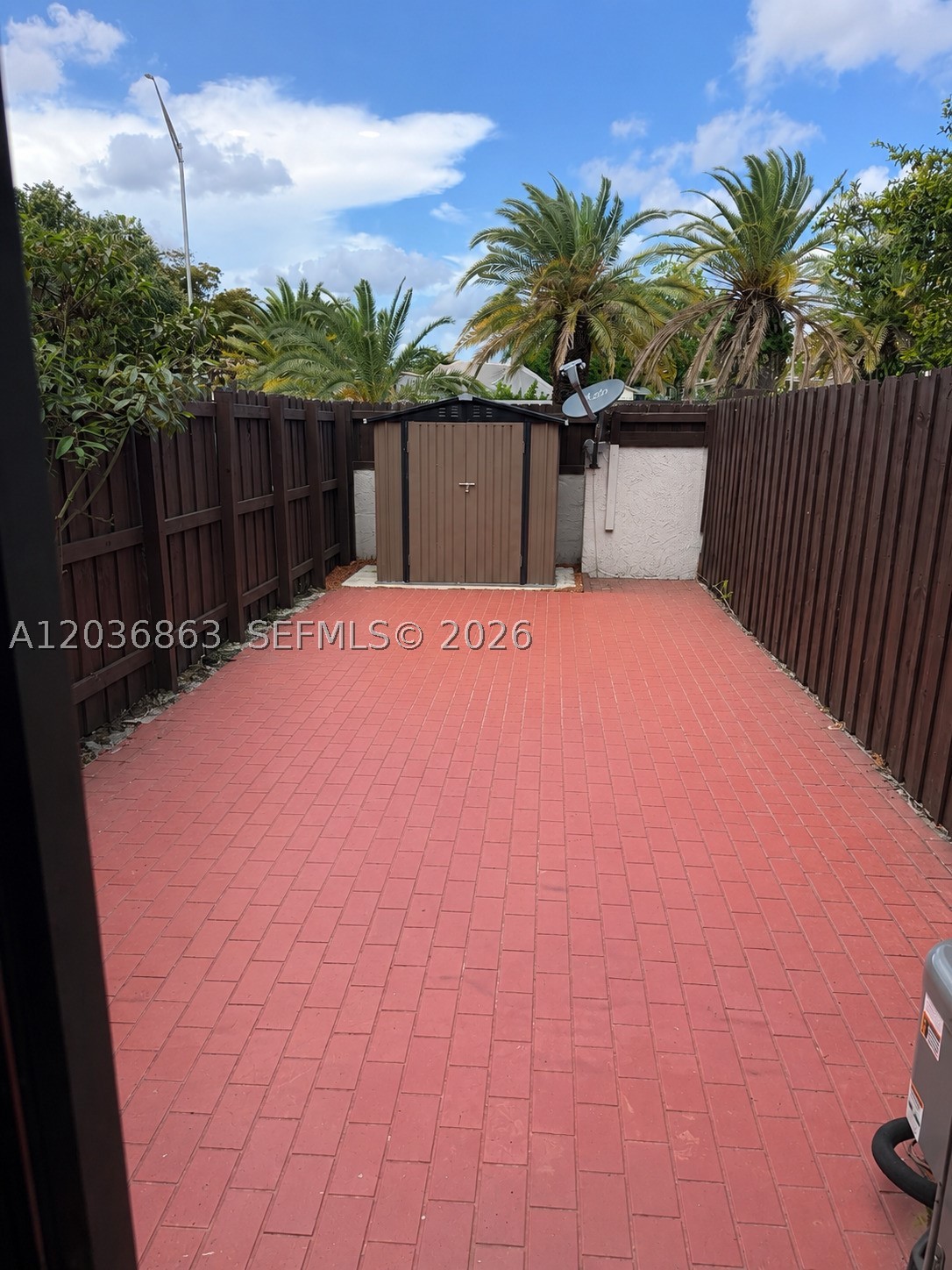 MILLER DREAM TOWNHOMES CO - Residential Lease