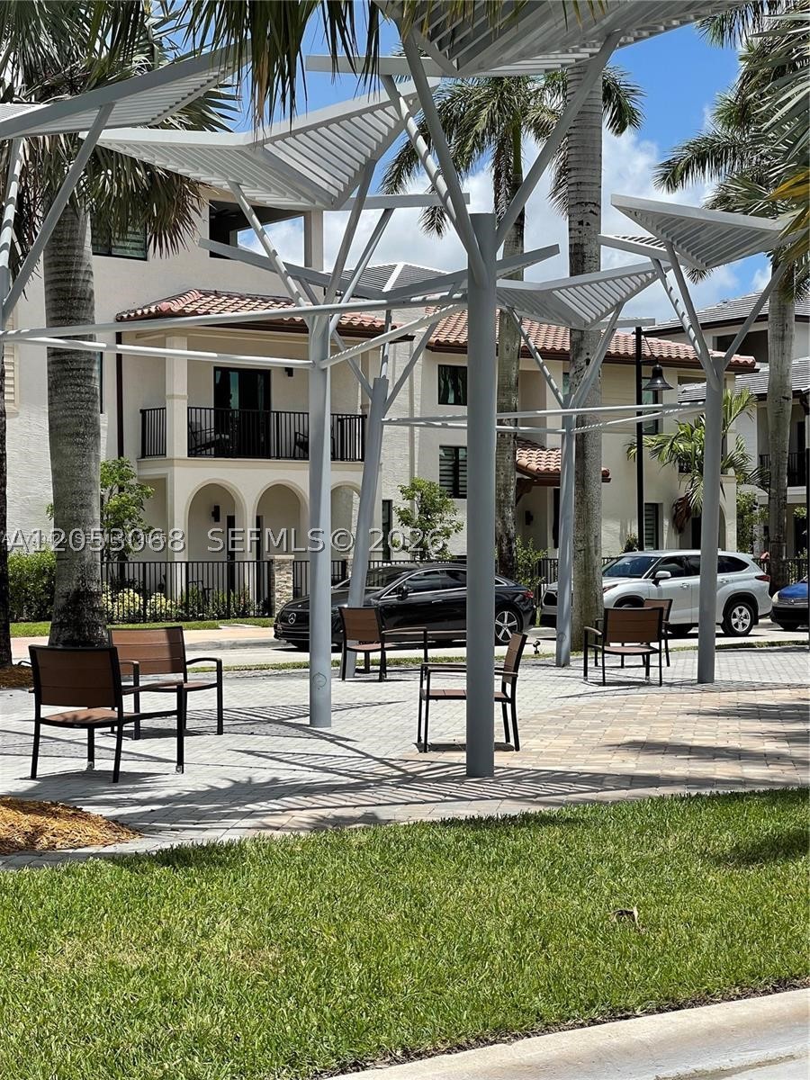 DOWNTOWN DORAL SOUTH PHAS - Residential