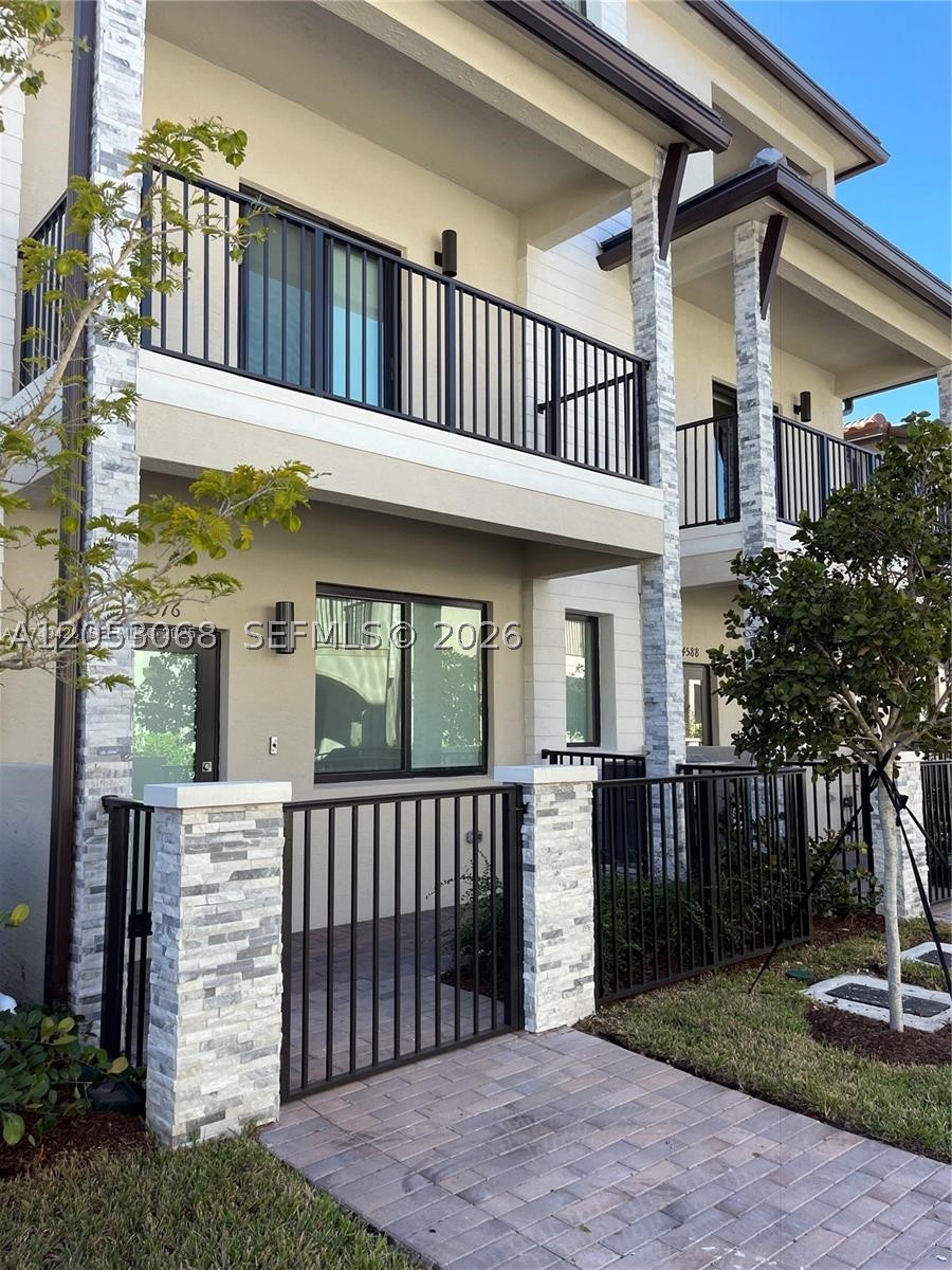 DOWNTOWN DORAL SOUTH PHAS - Residential
