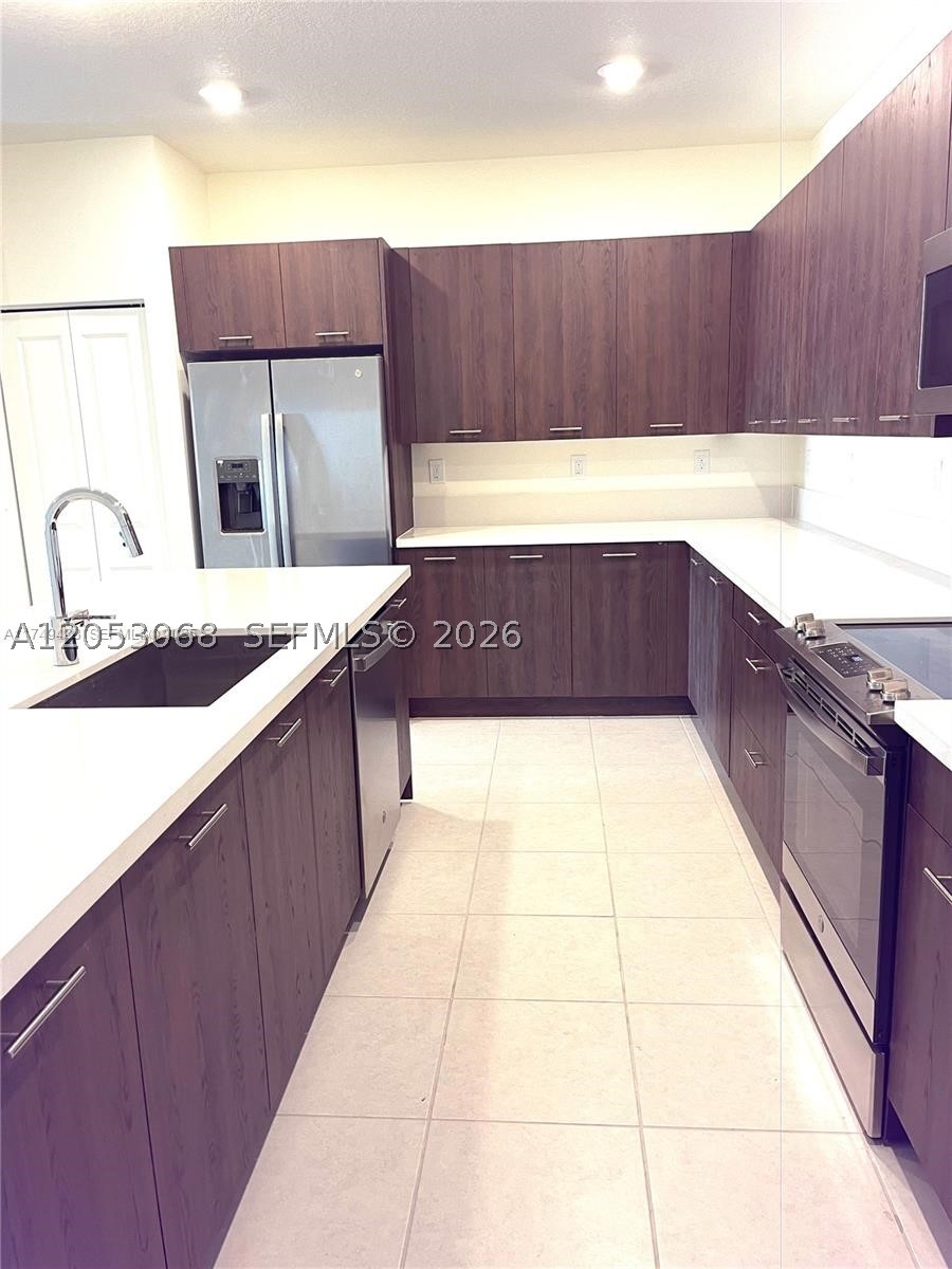 DOWNTOWN DORAL SOUTH PHAS - Residential