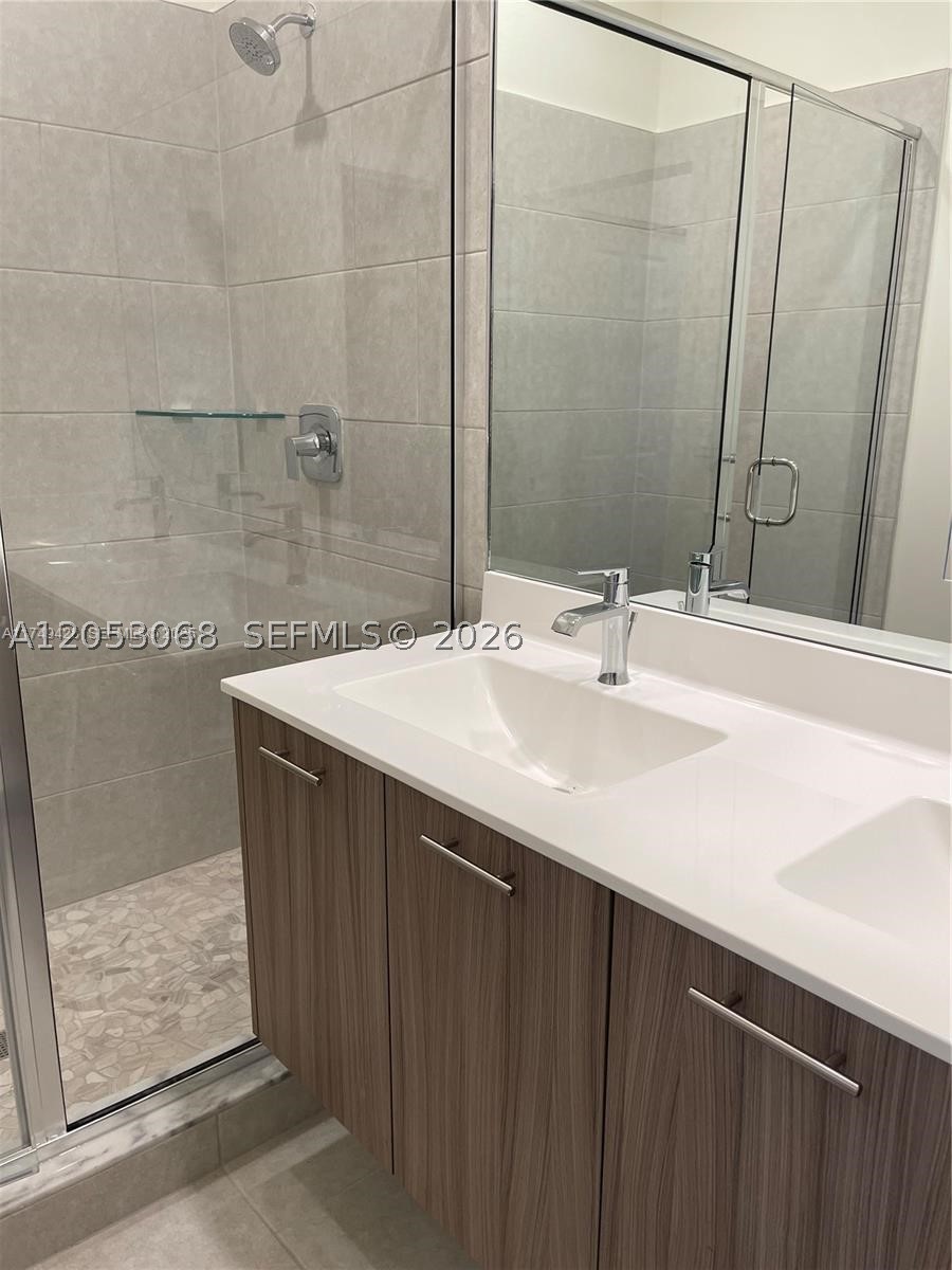 DOWNTOWN DORAL SOUTH PHAS - Residential