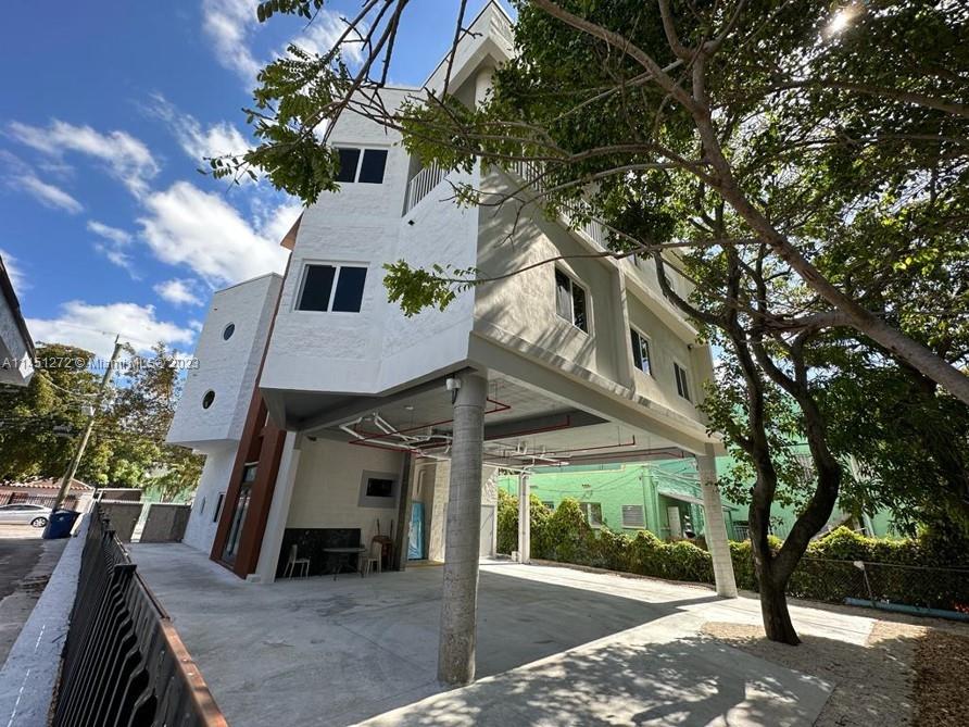 LAWRENCE ESTATES LAND COS - Residential Lease
