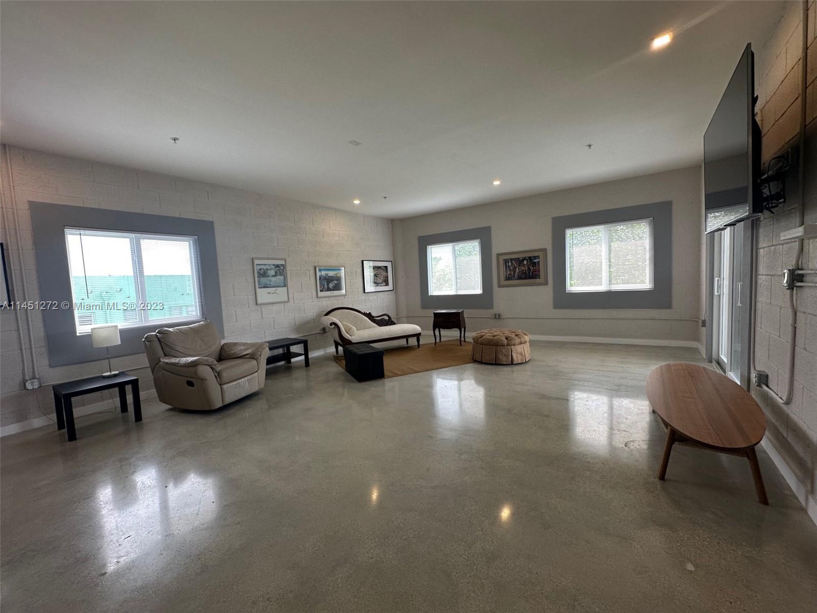 LAWRENCE ESTATES LAND COS - Residential Lease