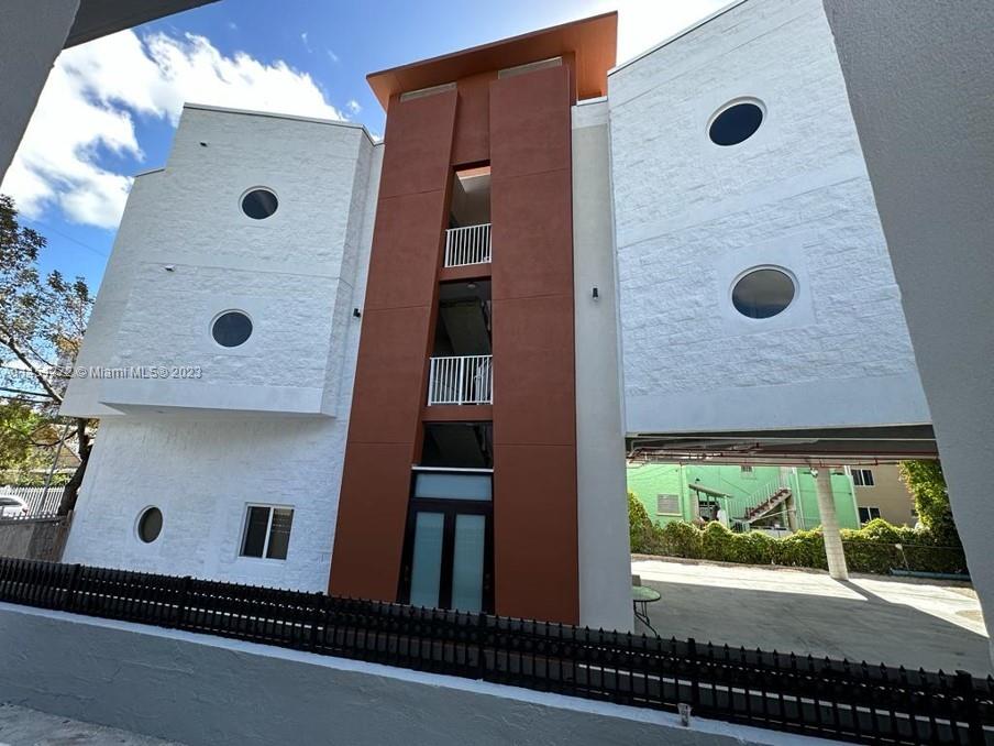 LAWRENCE ESTATES LAND COS - Residential Lease