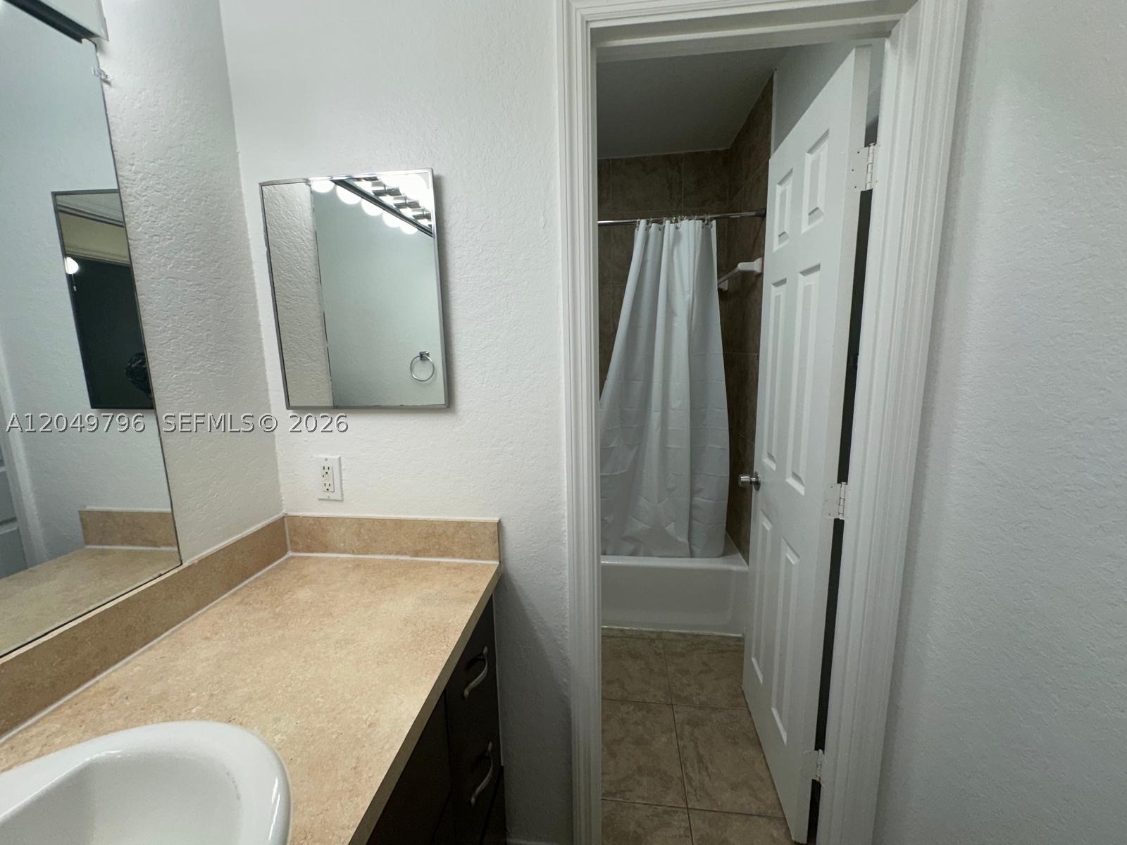HIGHLAND ESTATES - Residential Lease