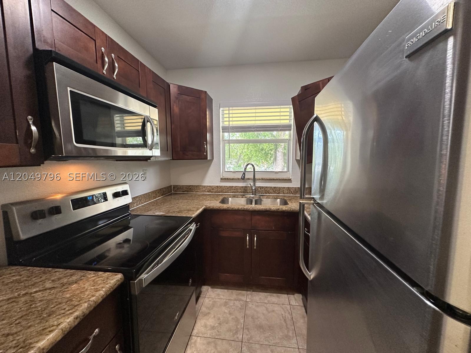 HIGHLAND ESTATES - Residential Lease