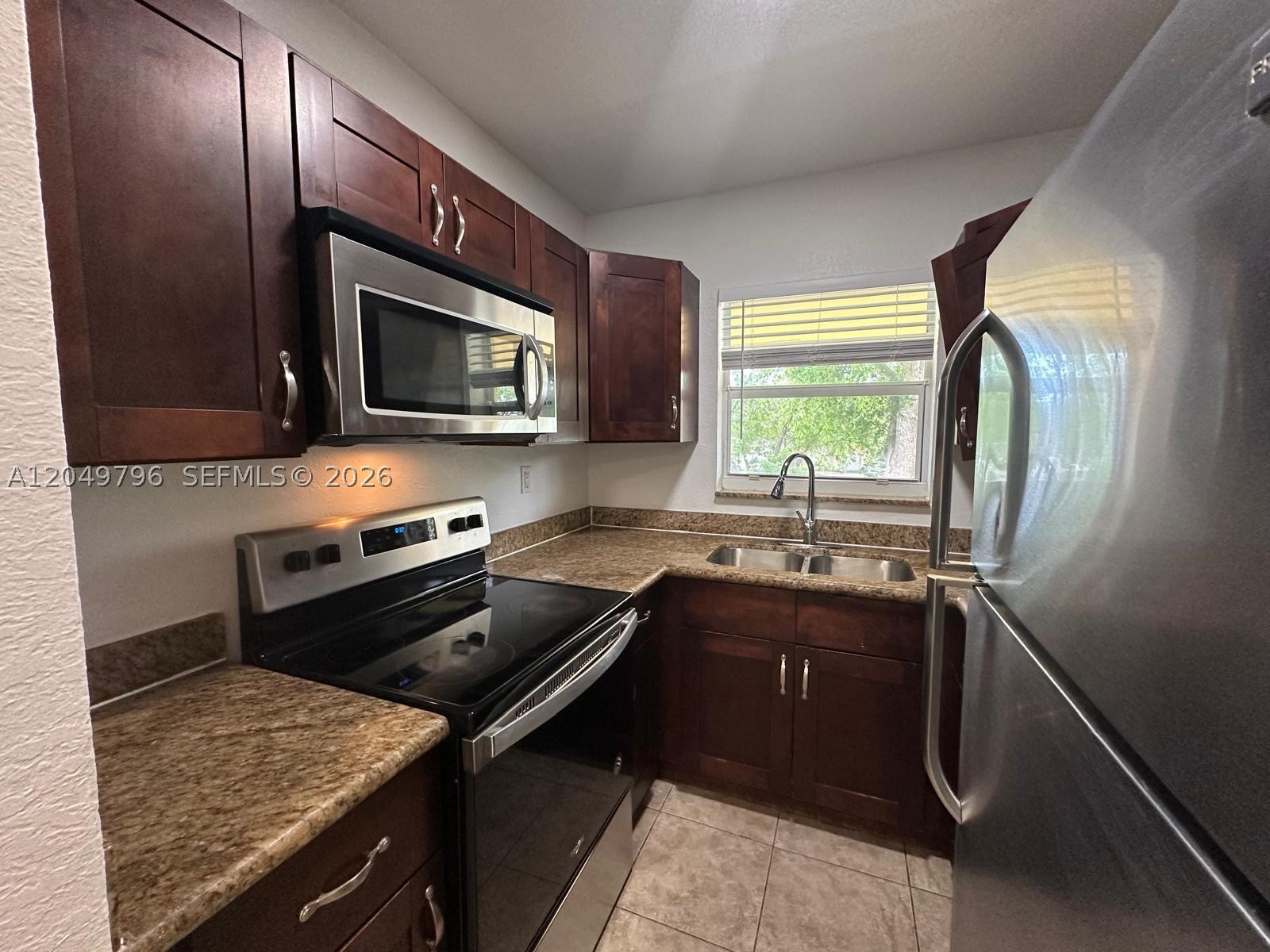 HIGHLAND ESTATES - Residential Lease