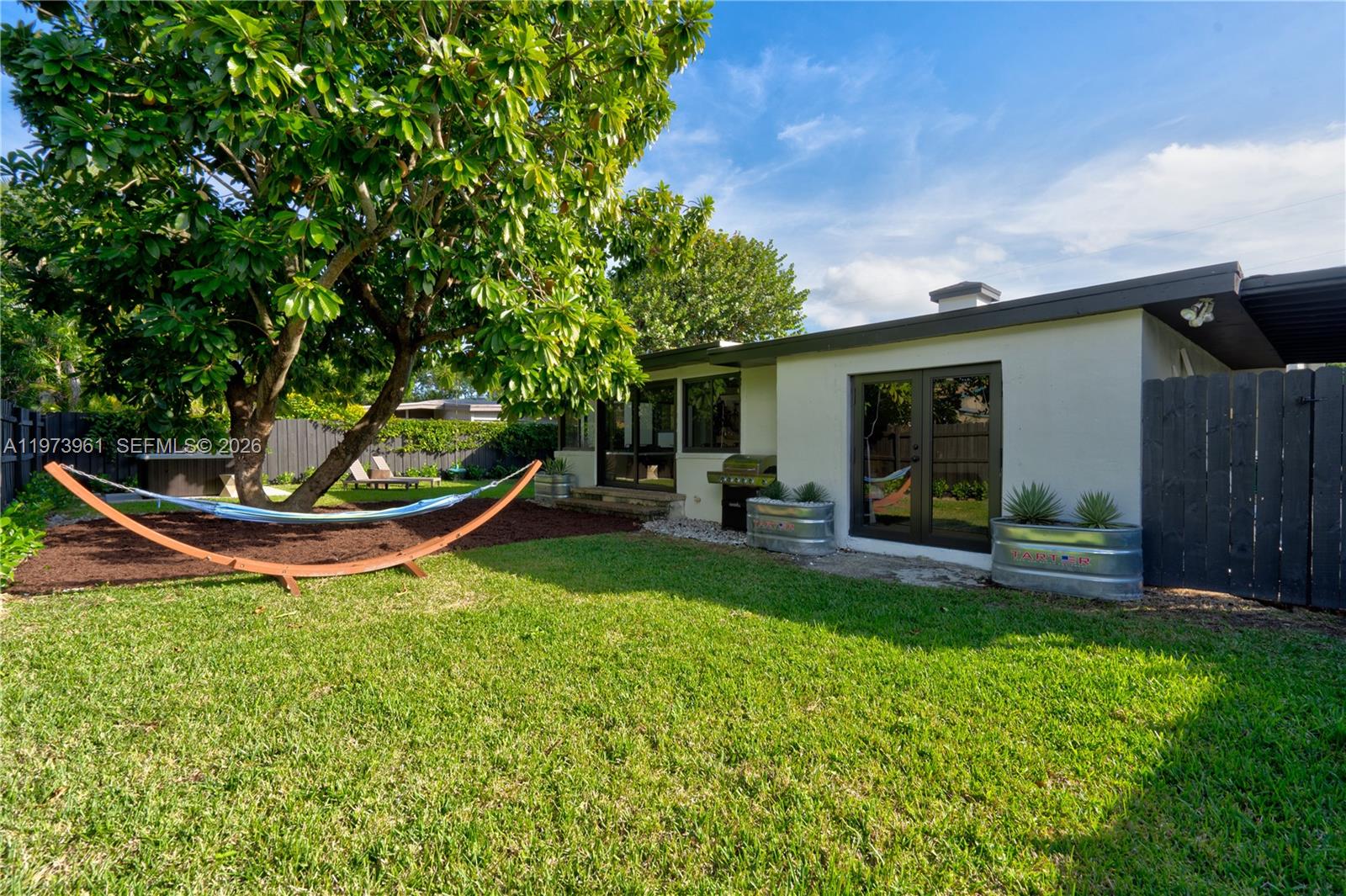 DIXIE MANOR - Residential