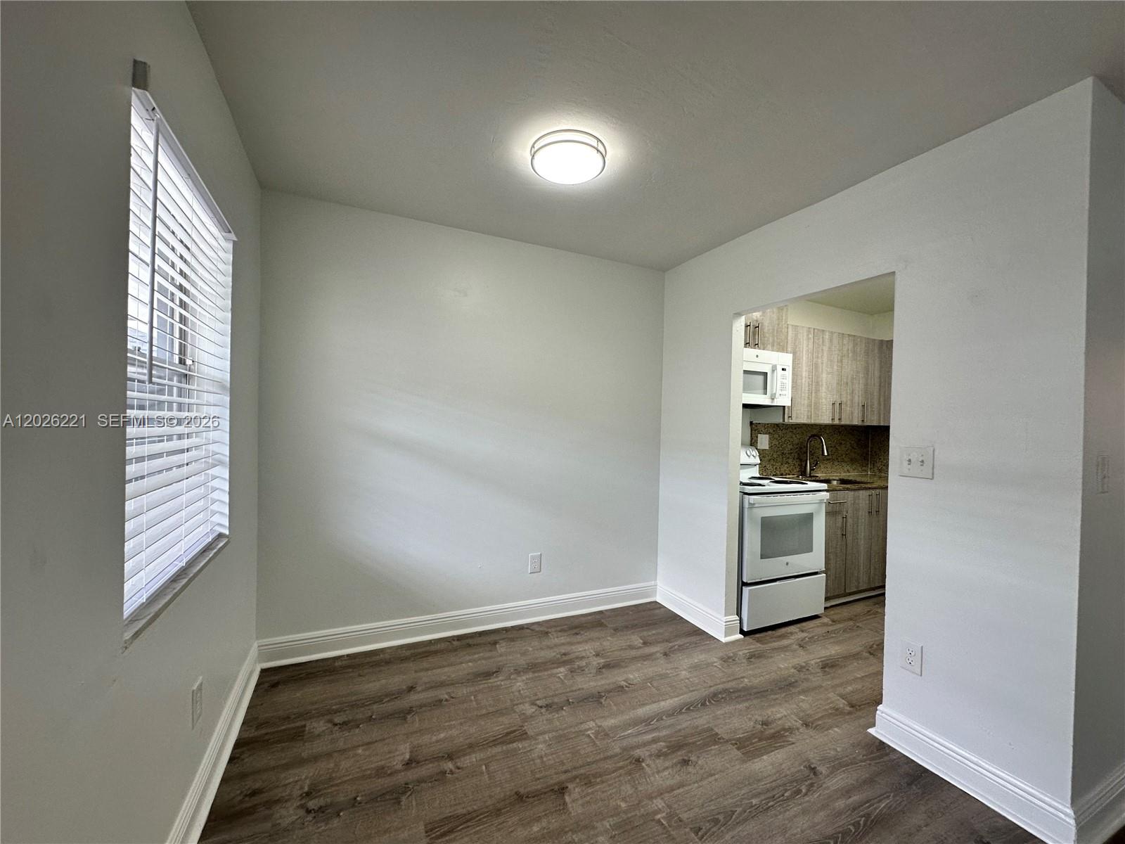 HOLLYWOOD LITTLE RANCHES - Residential Lease