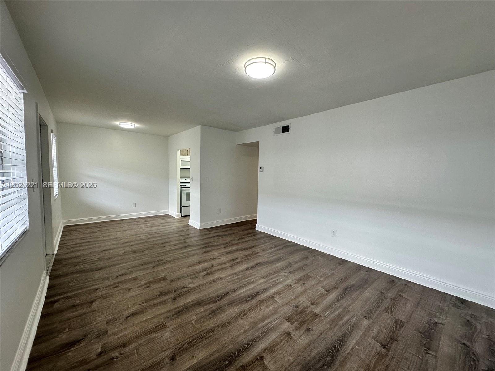 HOLLYWOOD LITTLE RANCHES - Residential Lease