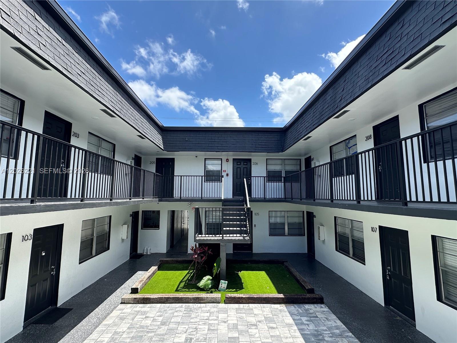 HOLLYWOOD LITTLE RANCHES - Residential Lease