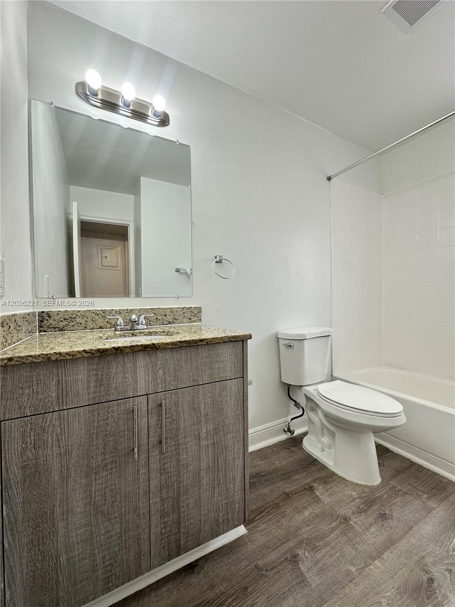HOLLYWOOD LITTLE RANCHES - Residential Lease