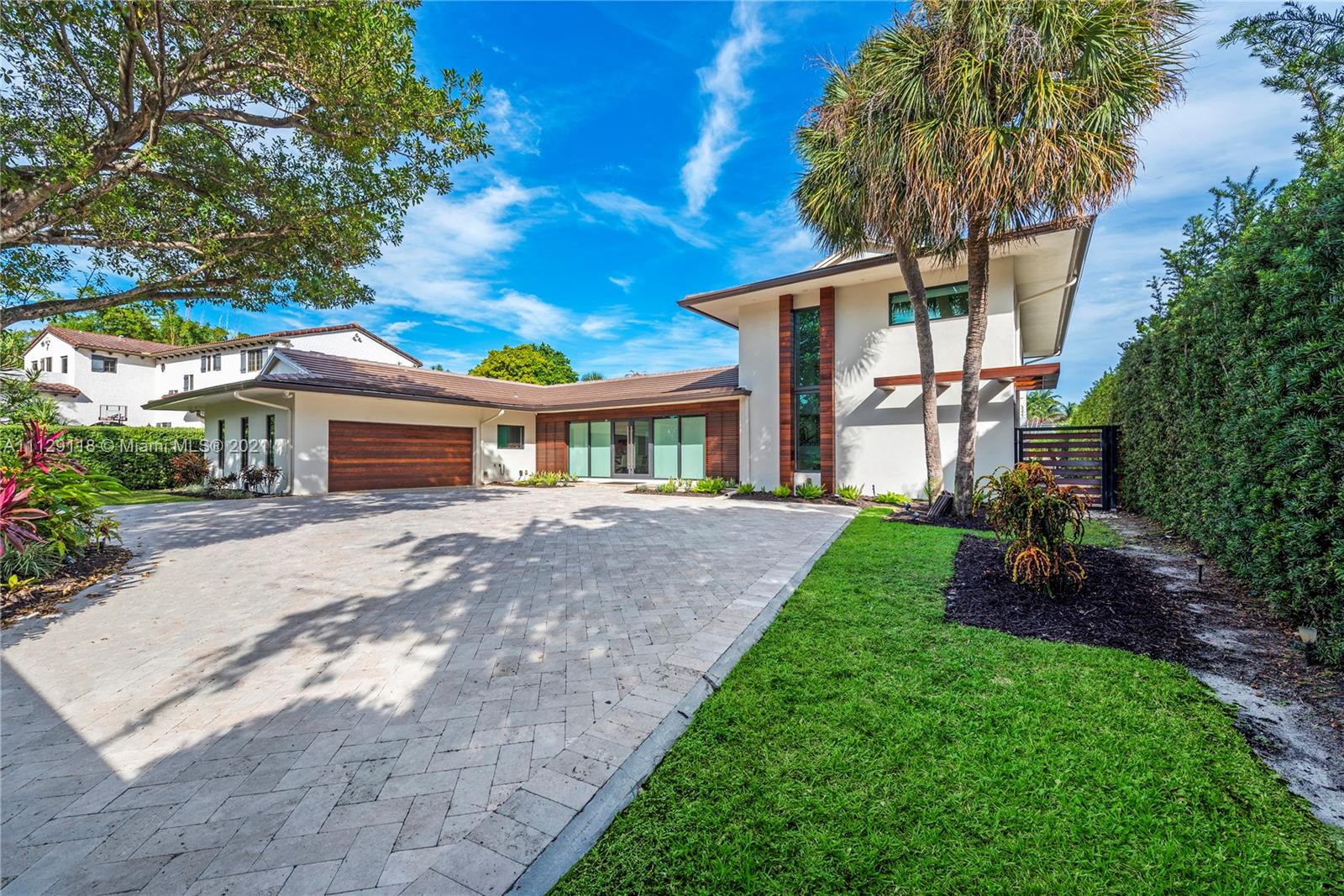 HOLLYWOOD GOLF ESTATES SE - Residential