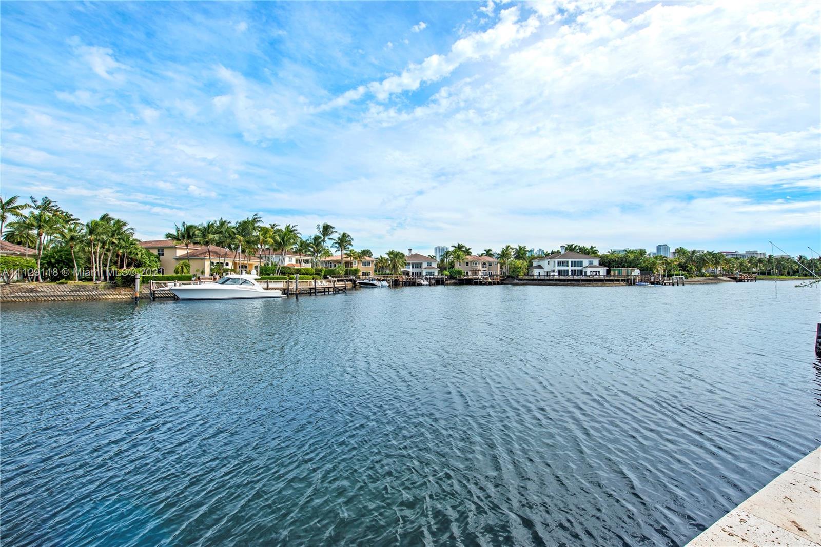 HOLLYWOOD GOLF ESTATES SE - Residential