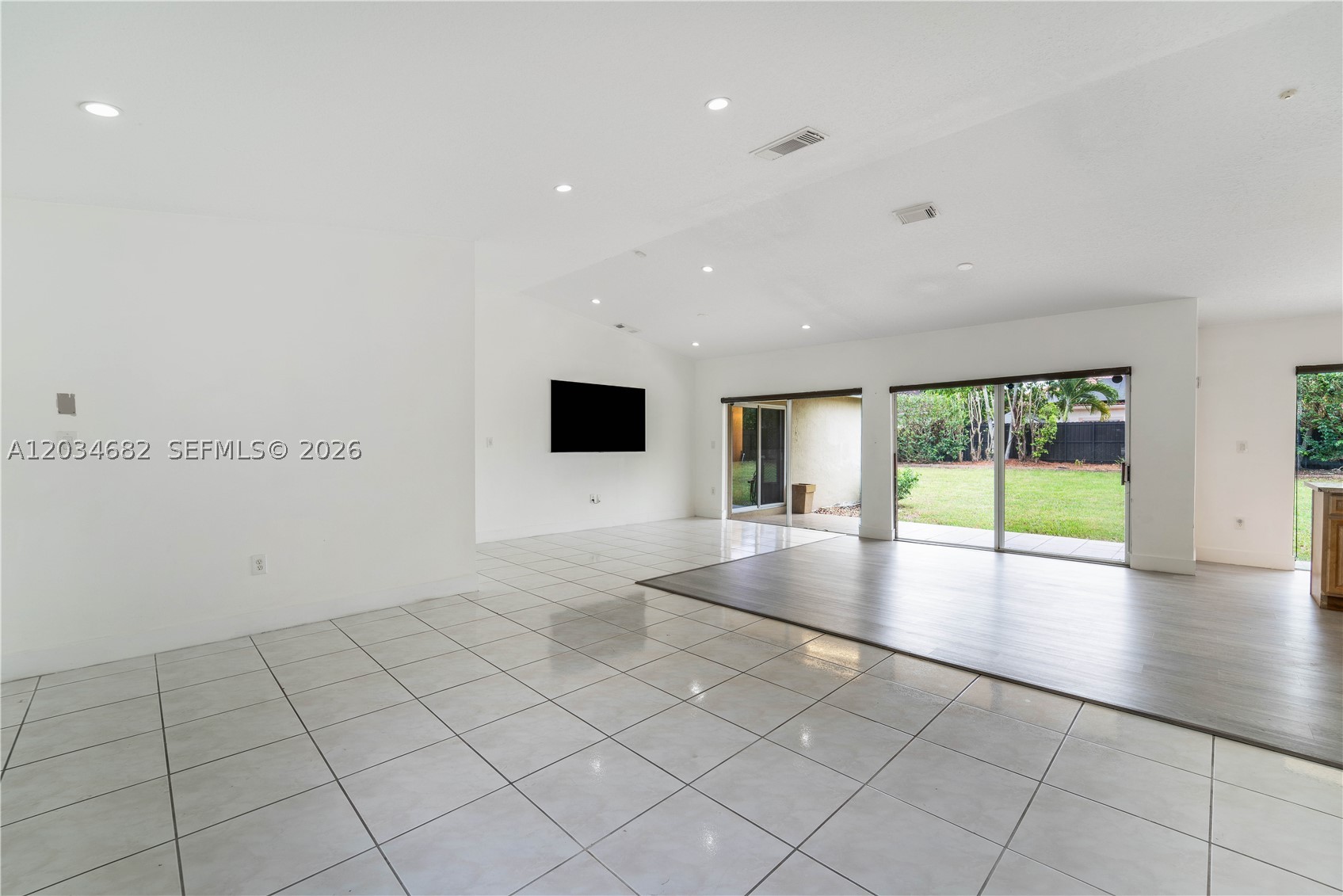 MAJESTIC ESTATES 3RD ADDN - Residential