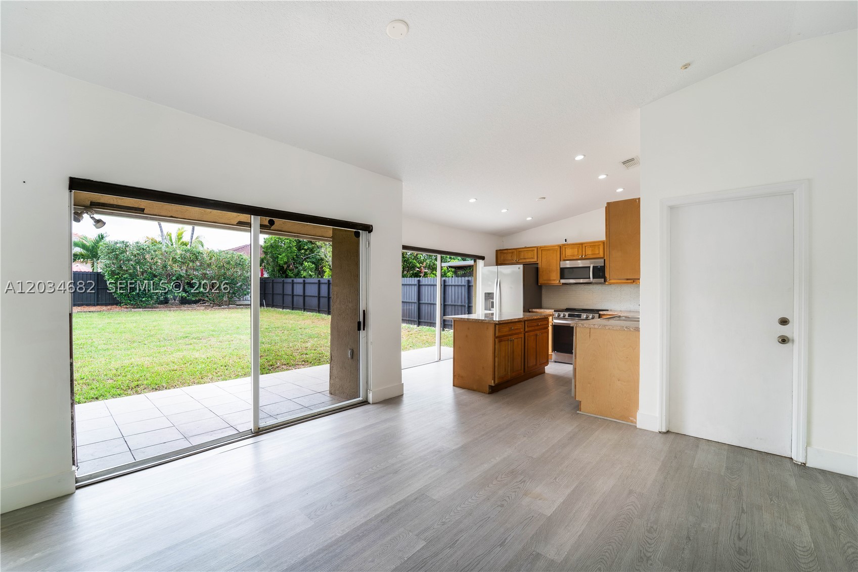 MAJESTIC ESTATES 3RD ADDN - Residential