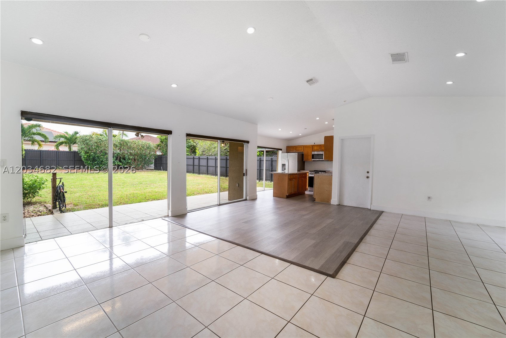MAJESTIC ESTATES 3RD ADDN - Residential