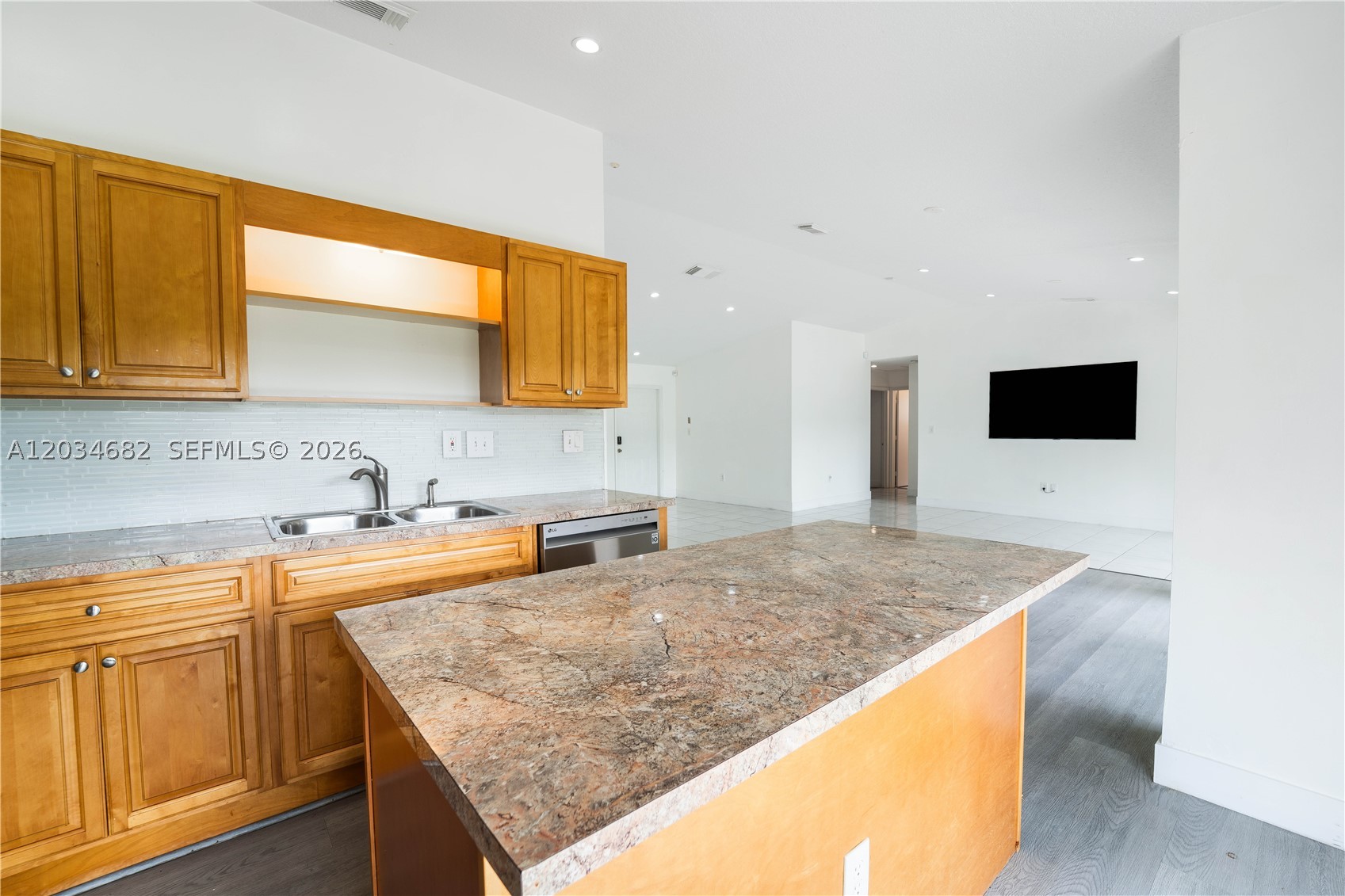 MAJESTIC ESTATES 3RD ADDN - Residential