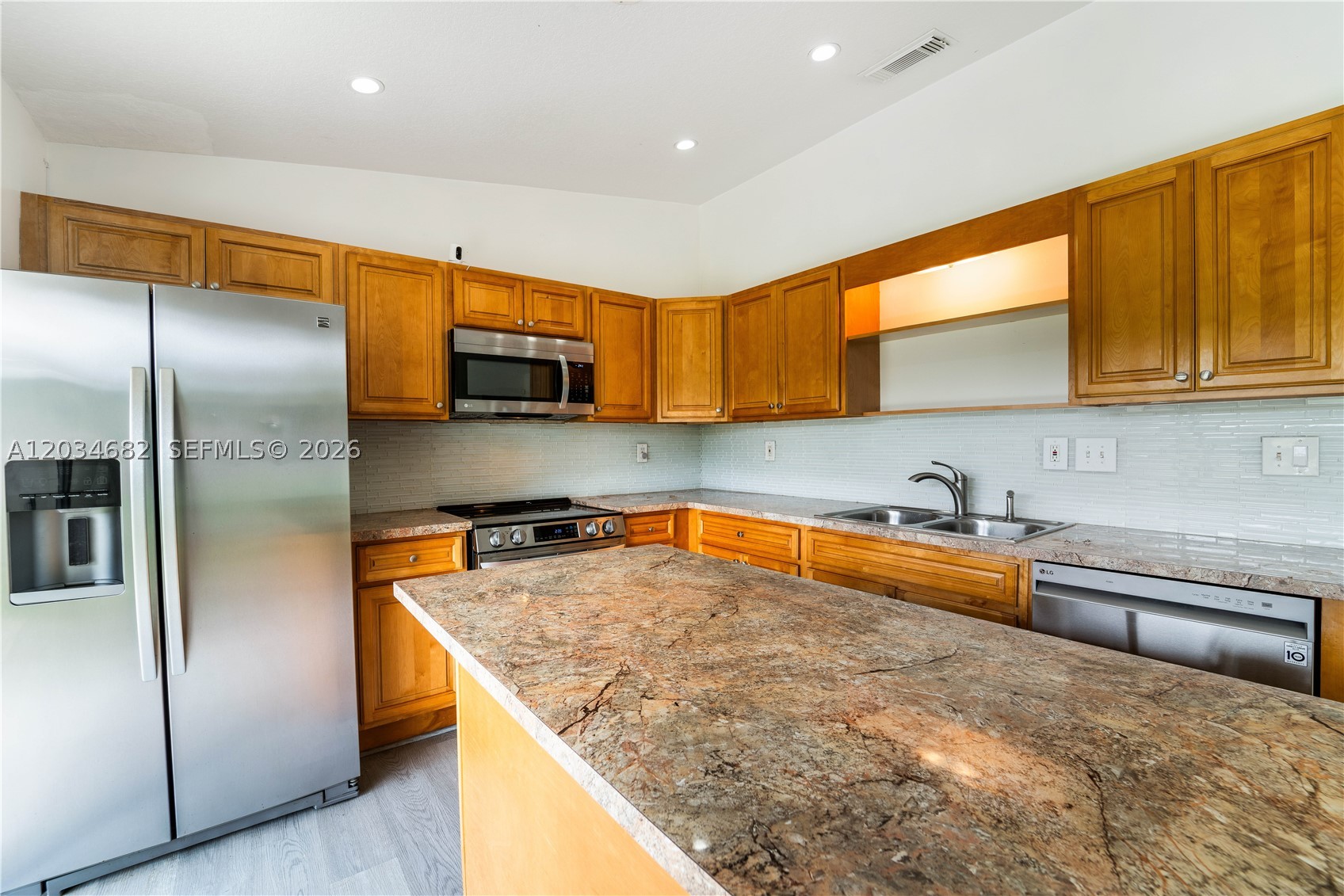 MAJESTIC ESTATES 3RD ADDN - Residential