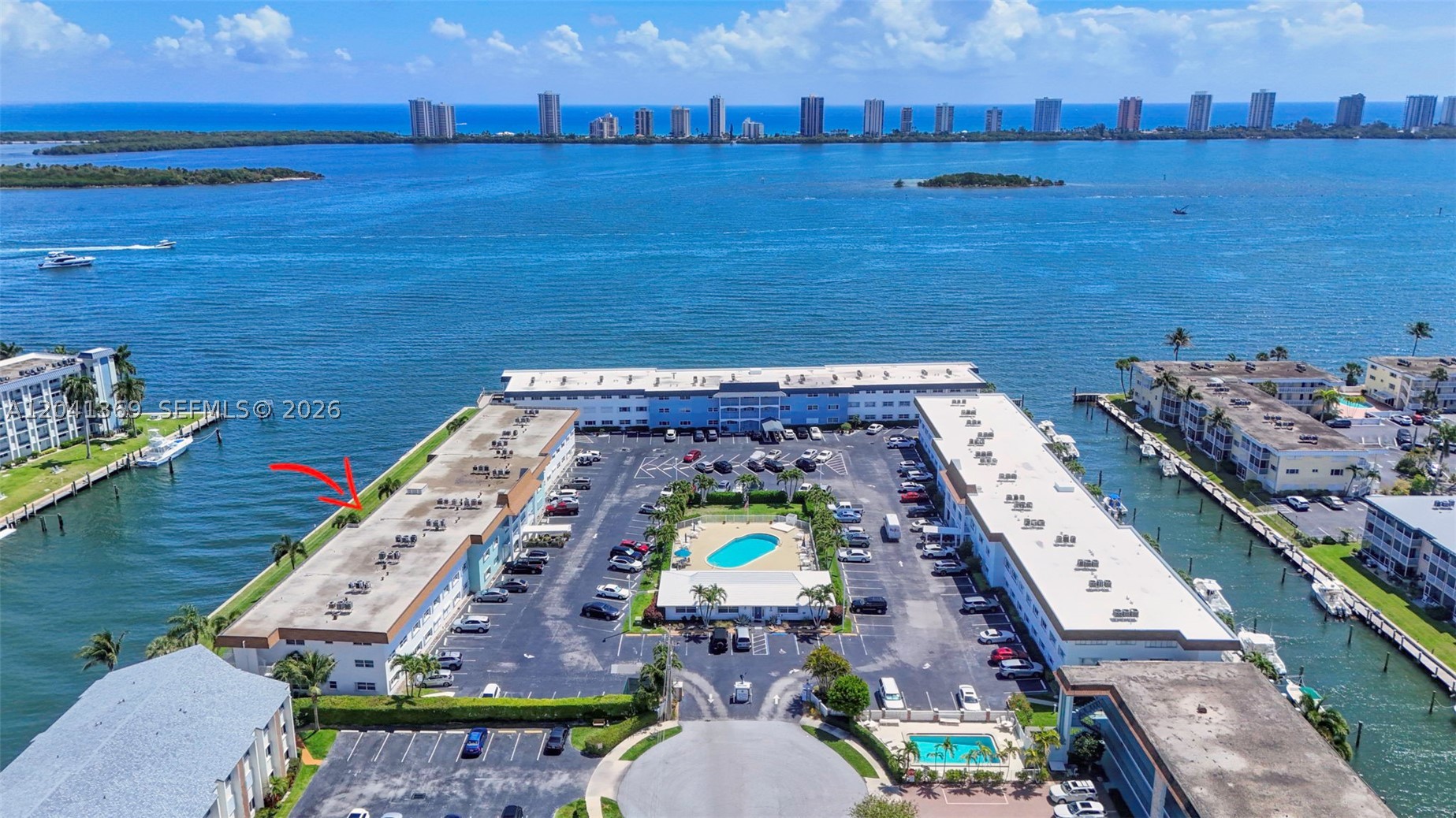 SHORE CLUB APTS B & C CON - Residential