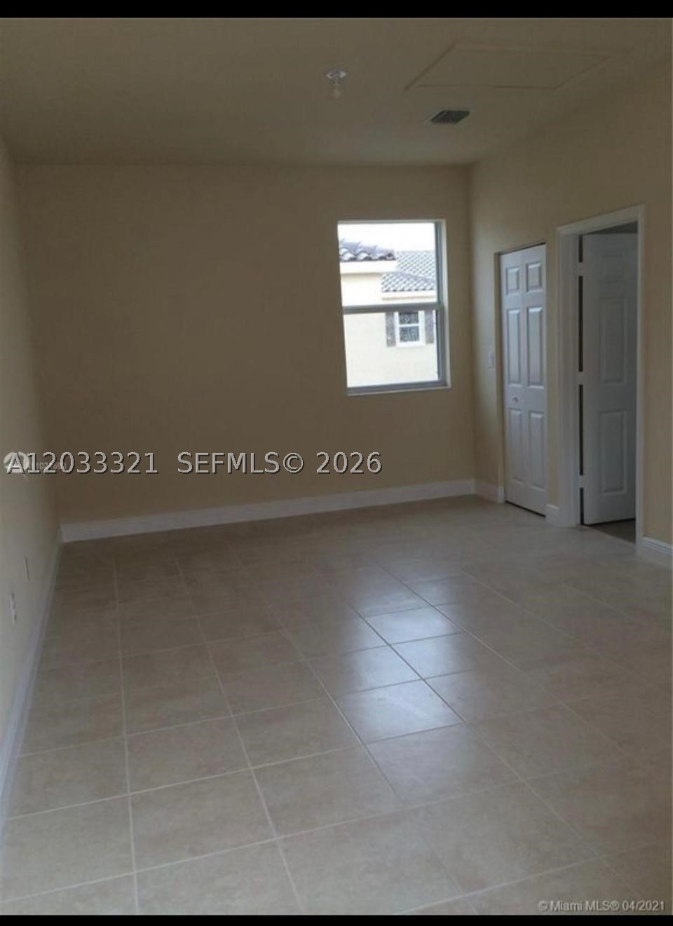 KENDALL COMMONS TOWNHOMES - Residential