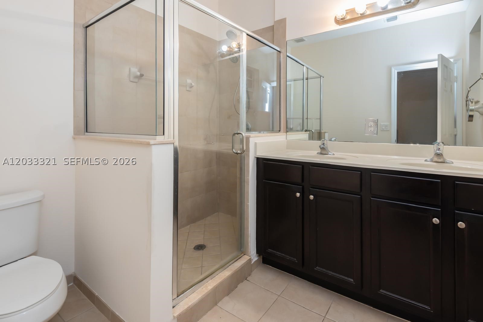 KENDALL COMMONS TOWNHOMES - Residential
