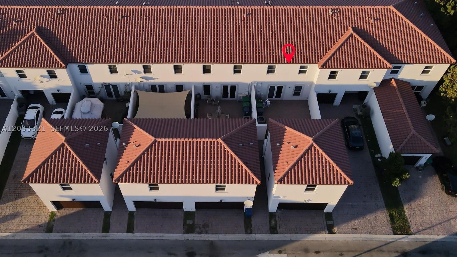 KENDALL COMMONS TOWNHOMES - Residential
